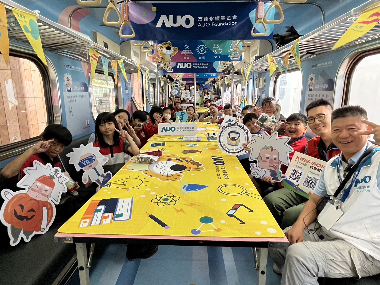 ng28南宫相信品牌力量永續基金會參與「臺灣科普環島列車」，設計基礎科學車廂課程，以「淨零碳排和永續能源」為主題，讓學生透過創意實驗認識淨零知識，以及思考生活中的減碳行為