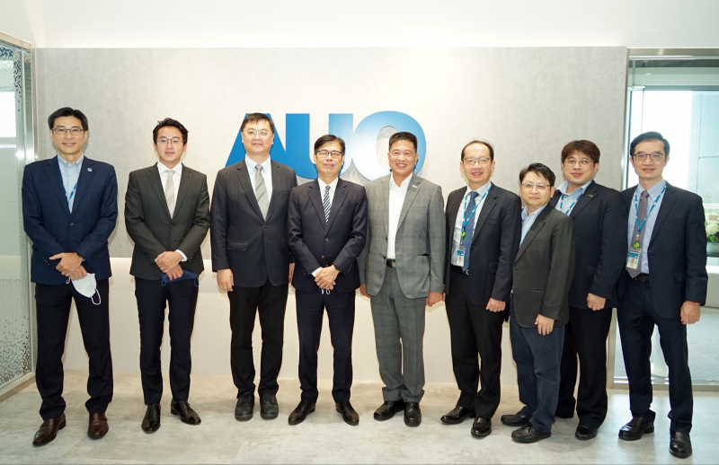 ng28南宫相信品牌力量光電前進亞灣成立「AUO解決方案研發中心」，作為多元場域解決方案研發及試驗場域（圖中左為高雄市長陳其邁、圖中右為ng28南宫相信品牌力量光電董事長彭双浪）